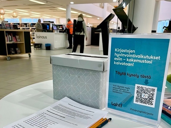 kirjaston asiakaskyselypiste